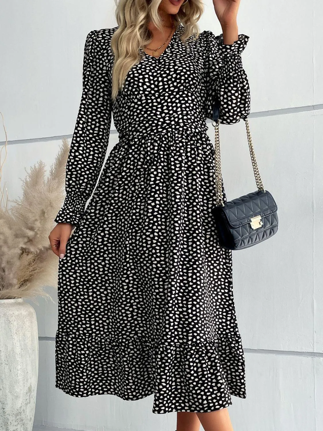 Dynamic Black Printed V-Neck Midi Dress