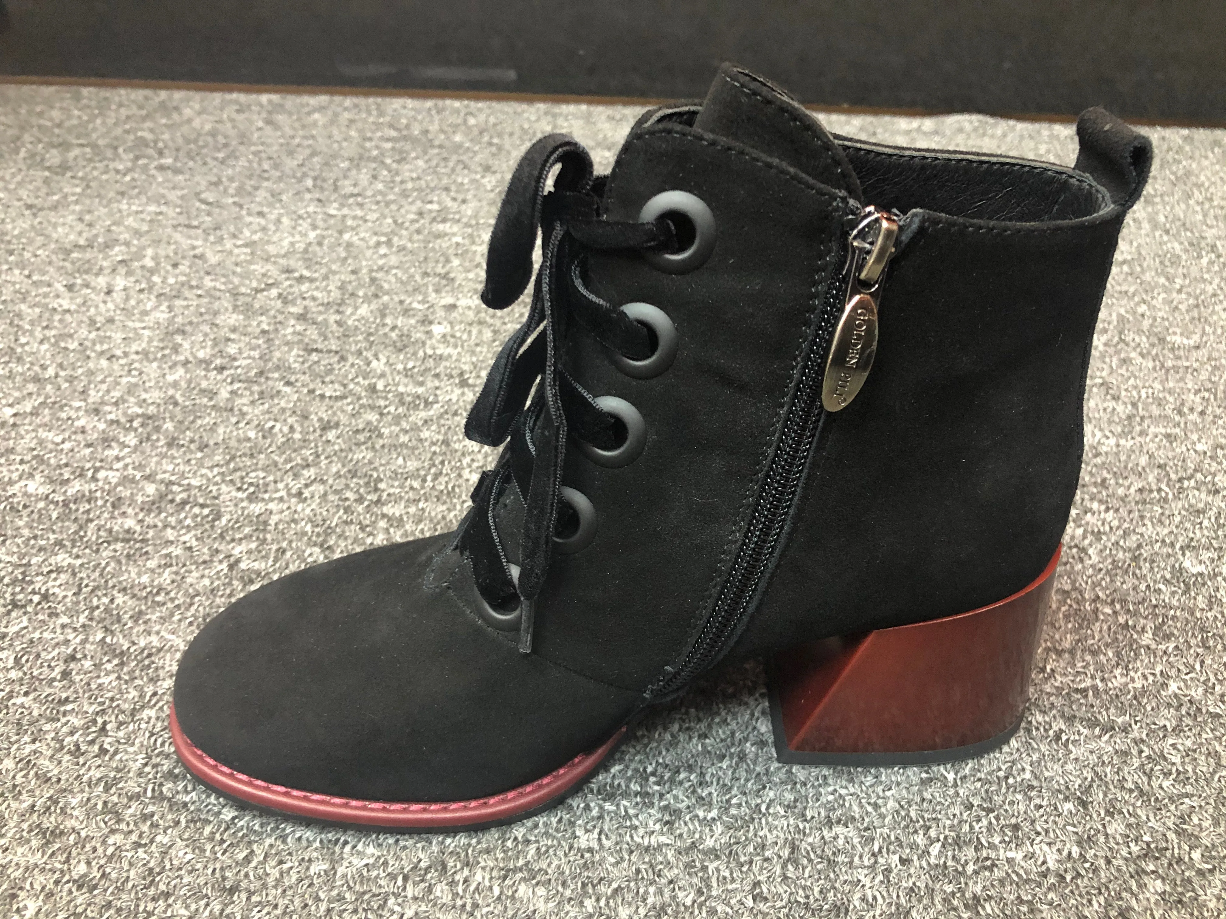 Round-Mouth Suede Laced-up Short Boots