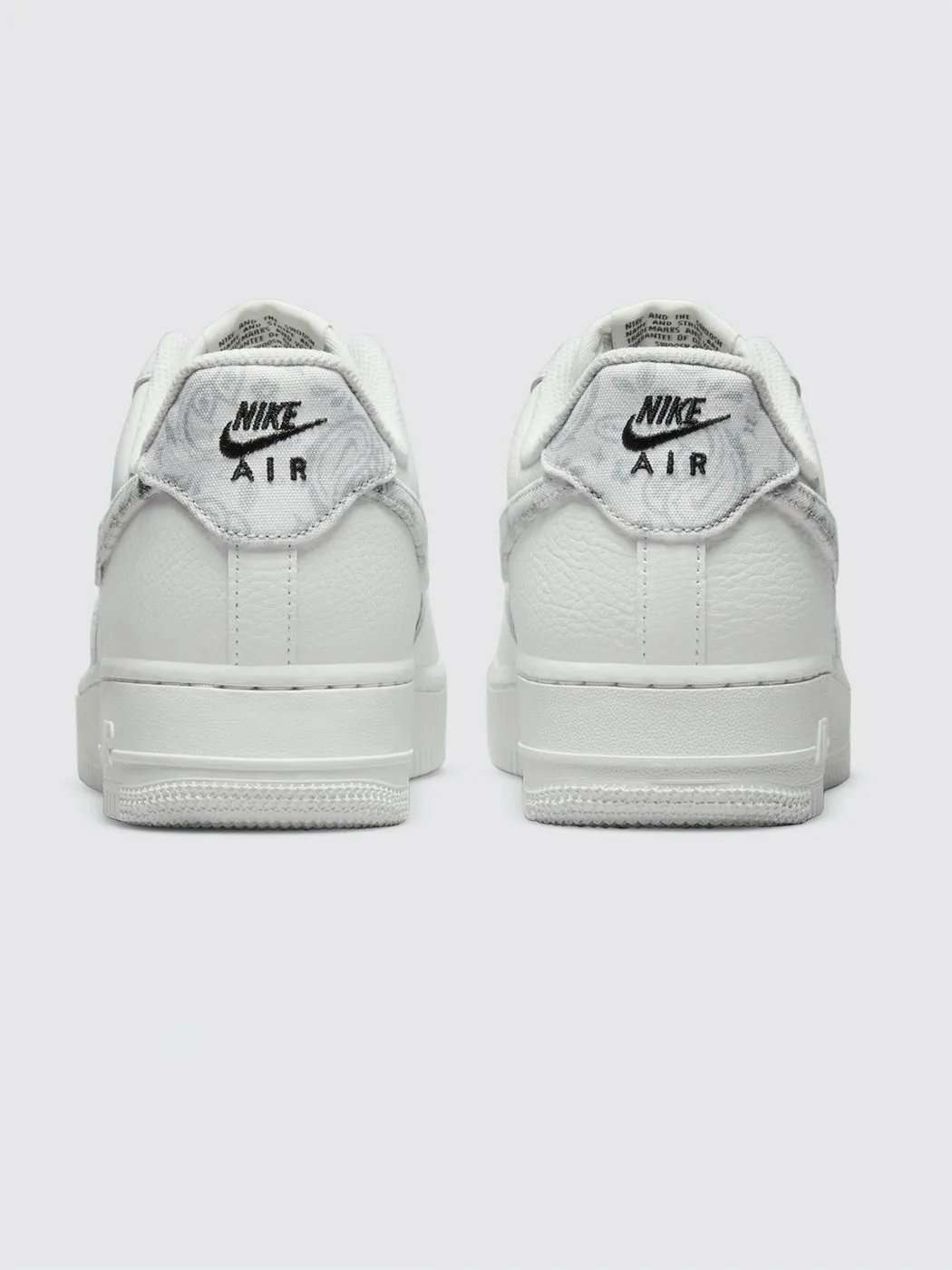W AIR FORCE 1 '07 ESS - Summit White/Grey Fog-Black-Summit White