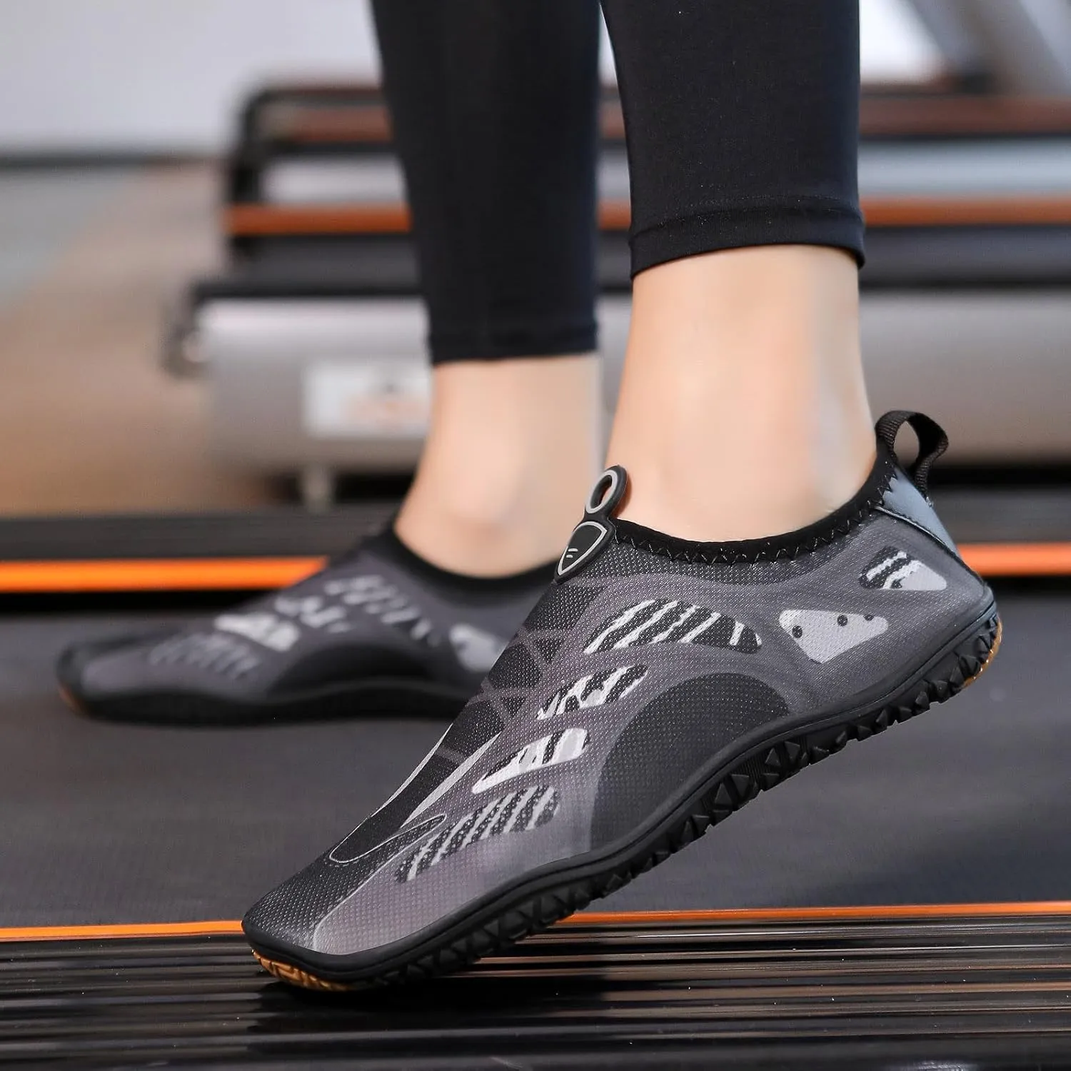 Women's Slip on Walking Shoes Non Slip Memory Foam Running Shoes Wide Width Breathable Mesh Sports Workout Tennis Shoes Lightweight Fashion Sneakers